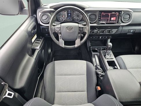 Used 2020 Toyota Tacoma TRD Off-Road image 4