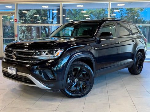 Used 2023 Volkswagen Atlas SE w/ Black Wheel Package FWD image 1
