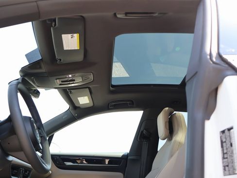 New 2025 Porsche Macan Electric image 39