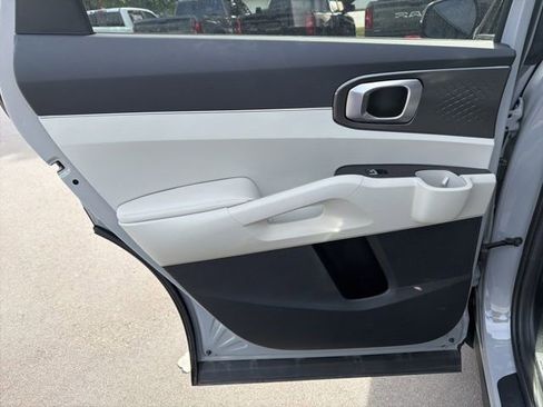 Used 2025 Kia Sorento S w/ Panoramic Sunroof Package image 15