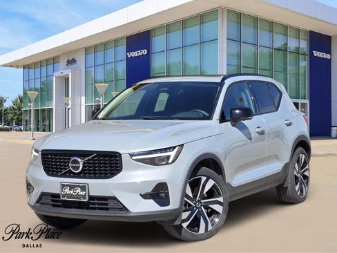 Used 2024 Volvo XC40 B5 Ultimate w/ Protection Package Premier image 1