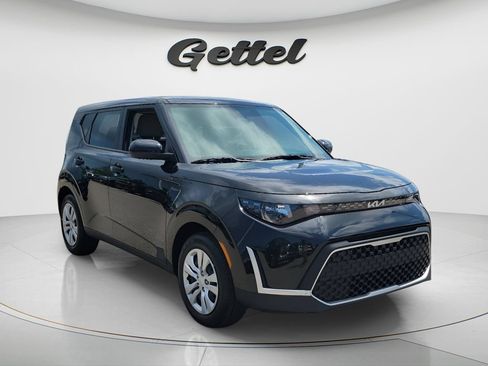Used 2025 Kia Soul LX FWD image 3