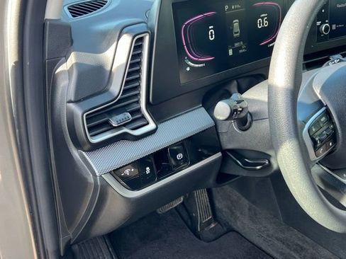 Certified 2024 Kia Sportage LX image 11