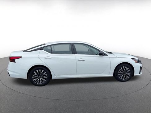 Used 2025 Nissan Altima 2.5 SV FWD image 16