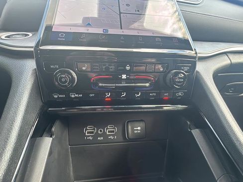 Used 2023 Jeep Grand Cherokee Limited AWD/4WD image 24