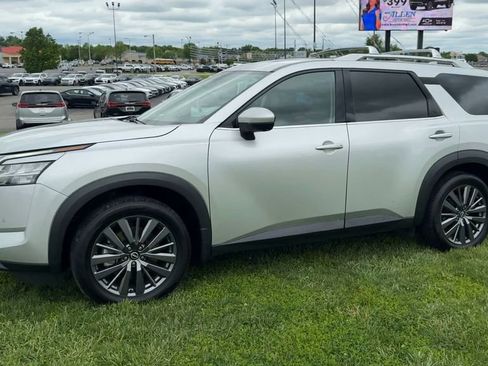 Used 2024 Nissan Pathfinder SL w/ SL Premium Package AWD/4WD image 3