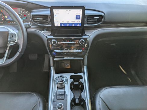 Used 2023 Ford Explorer Limited image 7