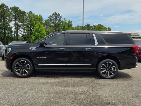 Used 2023 GMC Yukon XL Denali w/ LPO, Floor Liner Package AWD/4WD image 2