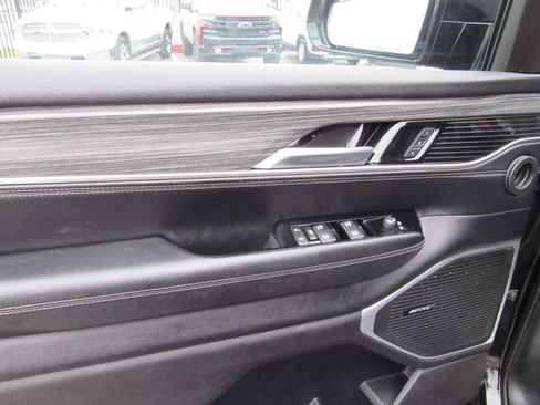 Used 2024 Jeep Wagoneer Series II w/ Flexible Seating Group image 9