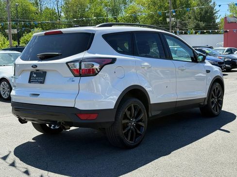 Used 2017 Ford Escape SE w/ Equipment Group 201A AWD/4WD image 11