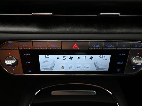 Used 2025 Genesis G90 3.5T AWD/4WD image 14