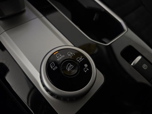 New 2026 Mitsubishi Outlander SE image 28