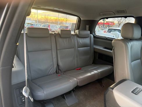 Used 2010 Toyota Sequoia Platinum image 29