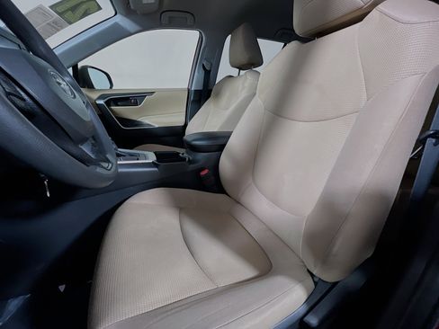 Used 2021 Toyota RAV4 LE image 15