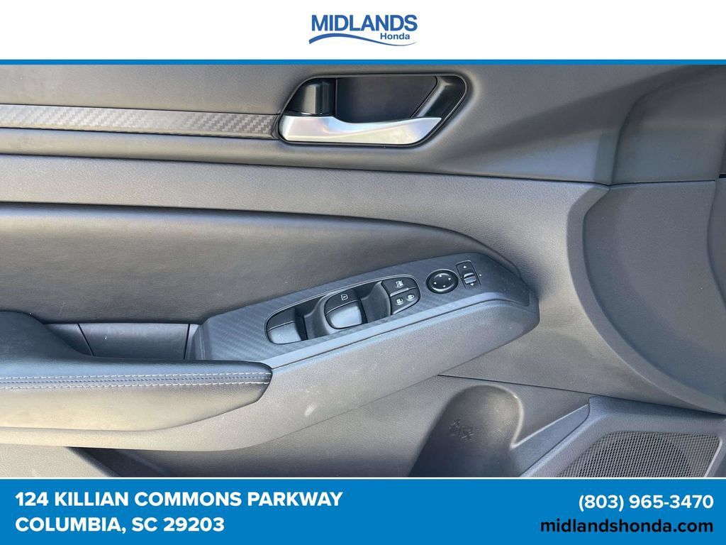 Used 2025 Nissan Altima 2.5 SV FWD image 16