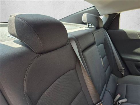 Used 2025 Chevrolet Malibu LT FWD image 16