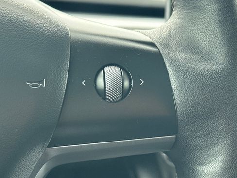 Used 2023 Tesla Model Y Long Range image 37