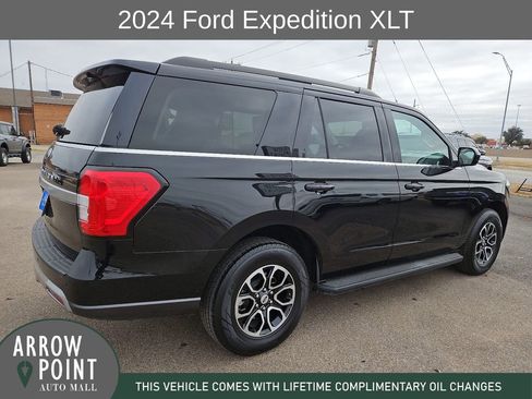 Used 2024 Ford Expedition XLT image 12