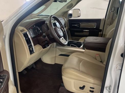 Used 2017 RAM 1500 Laramie w/ Convenience Group AWD/4WD image 5