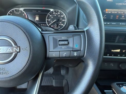 Used 2023 Nissan Rogue SV image 29