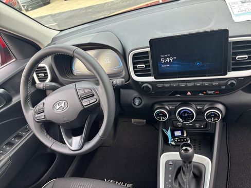 Certified 2025 Hyundai Venue Limited image 30