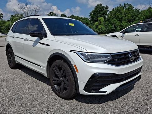 Used 2023 Volkswagen Tiguan SE R-Line AWD/4WD image 1