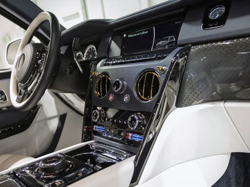 Used 2024 Rolls-Royce Cullinan Black Badge image 20