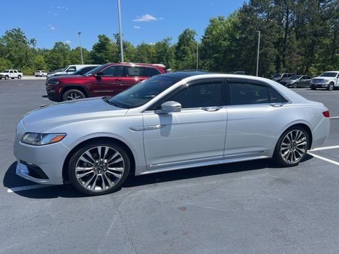 Used 2017 Lincoln Continental Reserve image 3