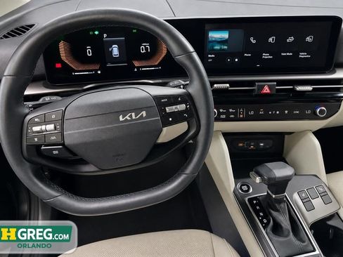 Used 2026 Kia Sportage EX FWD image 10
