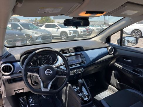 Used 2025 Nissan Versa SV FWD image 33