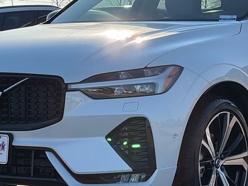 Used 2025 Volvo XC60 B5 Ultra w/ Protection Package Premier image 4