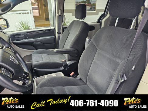 Used 2016 Dodge Grand Caravan SE image 22