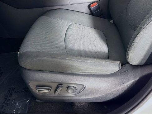 Used 2020 Toyota RAV4 XLE w/ Carpet Mat Package FWD image 18