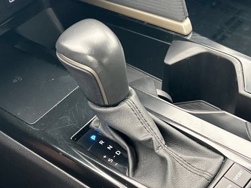 Used 2025 Toyota Camry SE FWD image 20