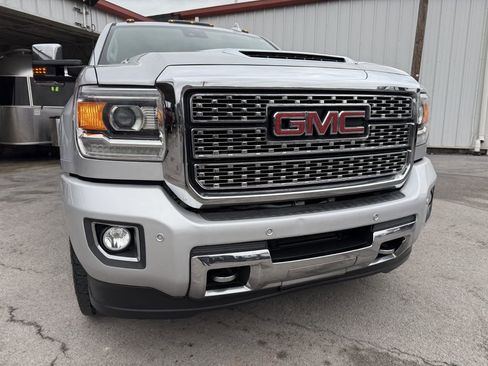 Used 2019 GMC Sierra 2500 Denali w/ Duramax Plus Package image 5