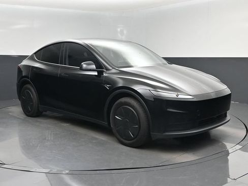 Used 2026 Tesla Model Y 2WD image 1