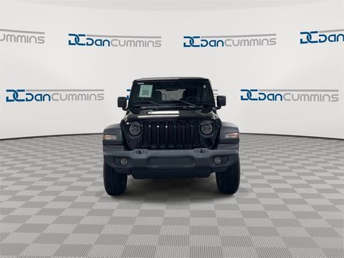 Used 2018 Jeep Wrangler Unlimited Sport S image 3