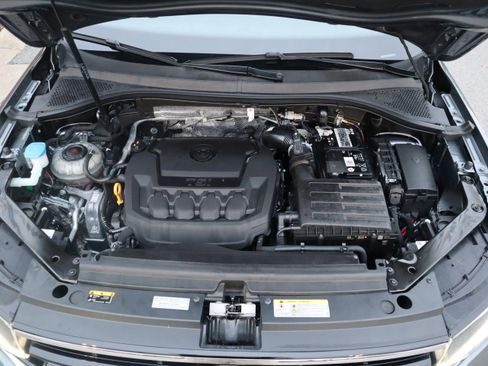 Used 2023 Volkswagen Tiguan SE R-Line image 33