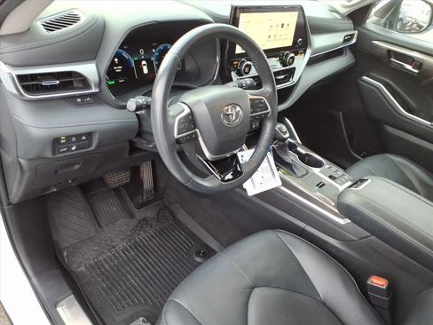 Used 2023 Toyota Highlander Platinum image 6