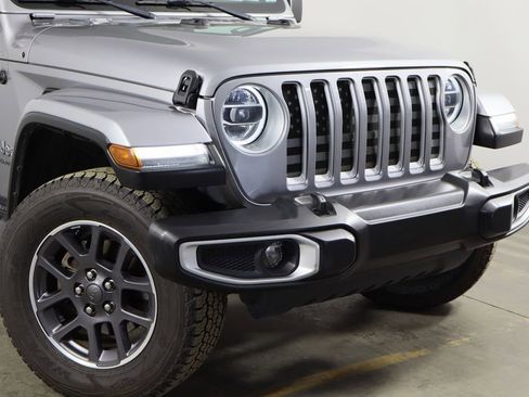 Used 2020 Jeep Gladiator Overland w/ LED Lighting Group image 39