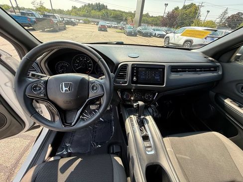 Used 2020 Honda HR-V Sport image 13
