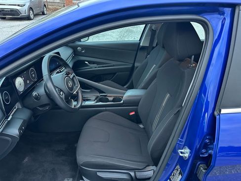 Used 2025 Hyundai Elantra SEL image 24