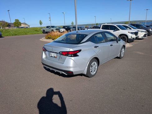 Used 2023 Nissan Versa S FWD image 5