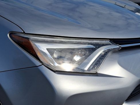 Used 2018 Toyota RAV4 Limited w/ All Weather Liner Package image 10