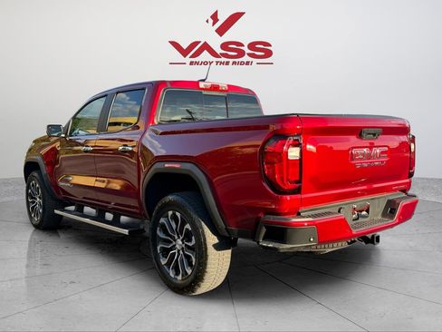 Used 2023 GMC Canyon Denali image 8