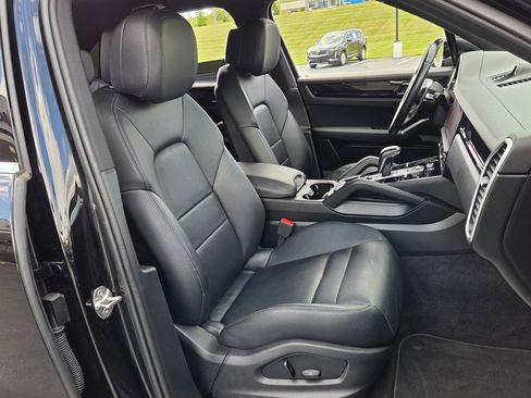 Used 2022 Porsche Cayenne AWD/4WD image 17