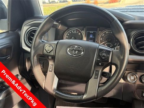 Used 2022 Toyota Tacoma TRD Sport image 15