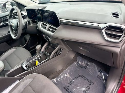 Used 2024 Chevrolet TrailBlazer LS FWD image 26