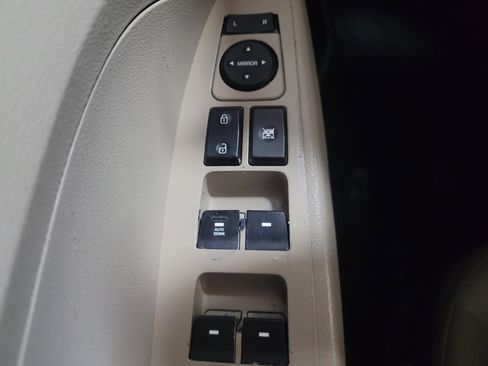 Used 2018 Hyundai Elantra SE image 27