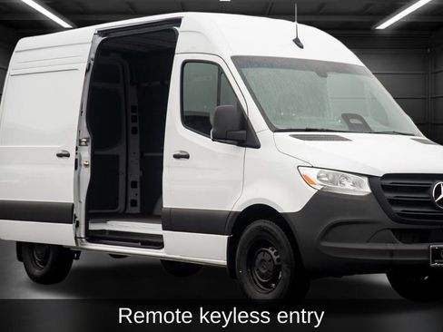 Used 2025 Mercedes-Benz Sprinter 2500 image 9